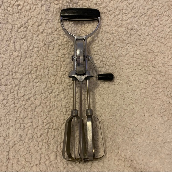 Best Egg Beater Crank Hand Mixer Kitchen Utensil Whisk Black Handle Vintage‎ - Picture 1 of 6